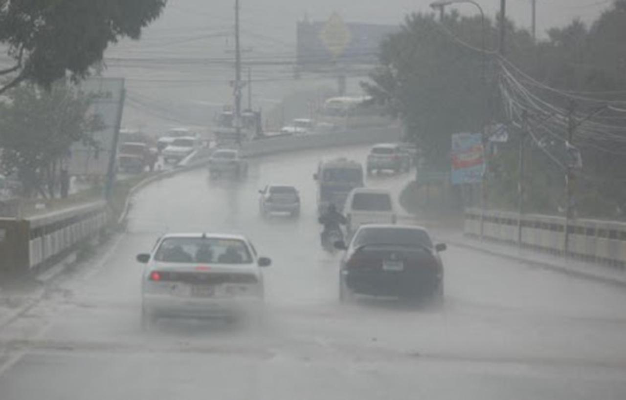 Imagen Principal de Nota: Lluvias con actividad eléctrica afectarán a estas regiones de Honduras por unas 48 horas