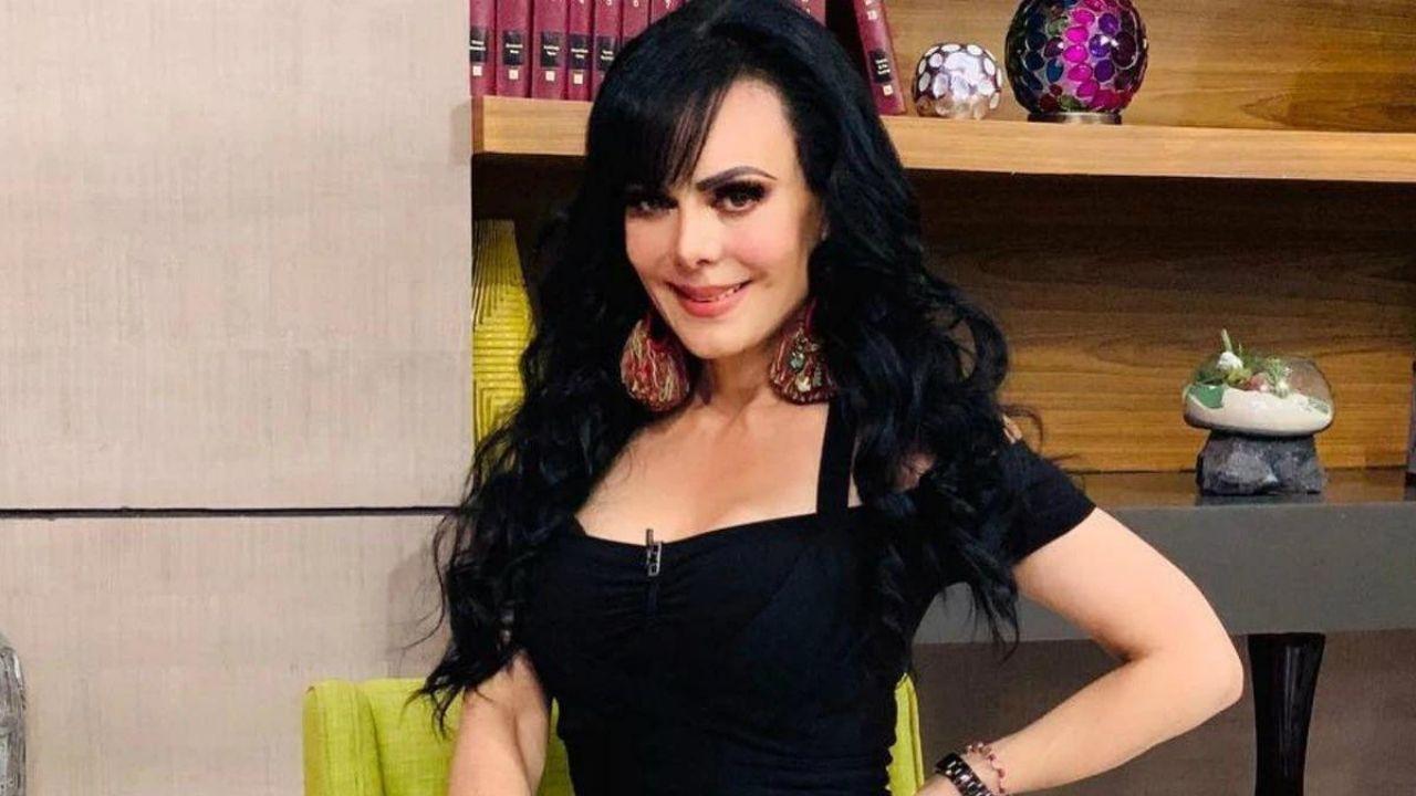 Imagen Principal de Nota: Maribel Guardia sorprende con minifalda a sus 62 años