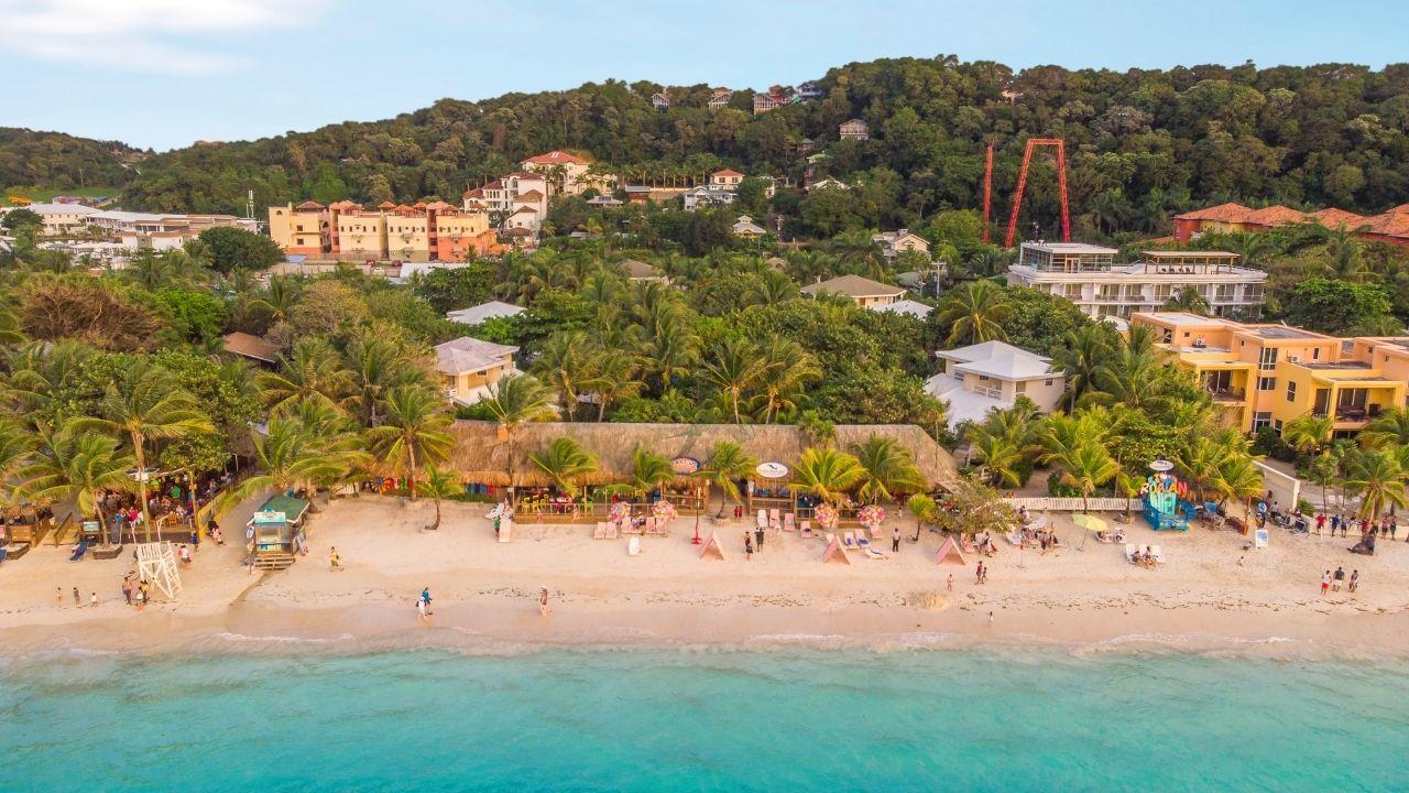 Imagen Principal de Nota: ¿Sabías que ir a la playa trae beneficios a tu salud? Descubre 4 razones para vacacionar esta Semana Morazánica