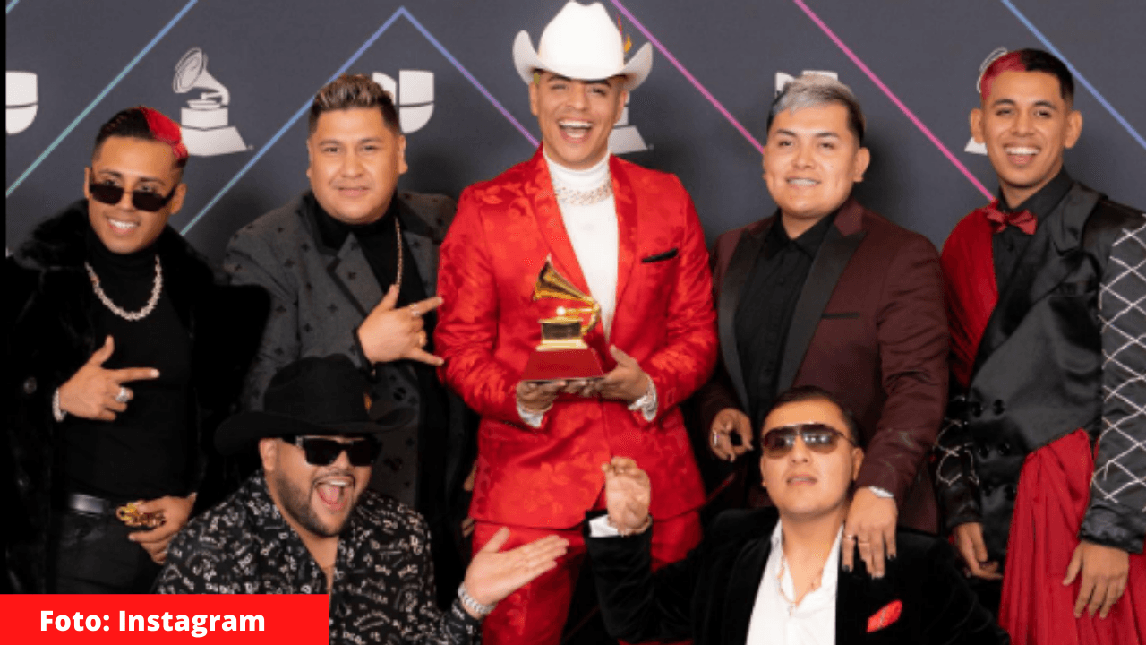 Imagen Principal de Nota: Integrante de Grupo Firme recibe propuesta de matrimonio de parte de su novio en pleno concierto
