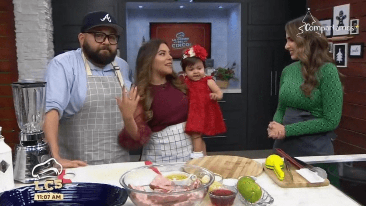 Imagen Principal de Nota: Dj Binbo y Jesly Ferrera sorprenden con receta de costillas navideñas en La Cocina del Cinco