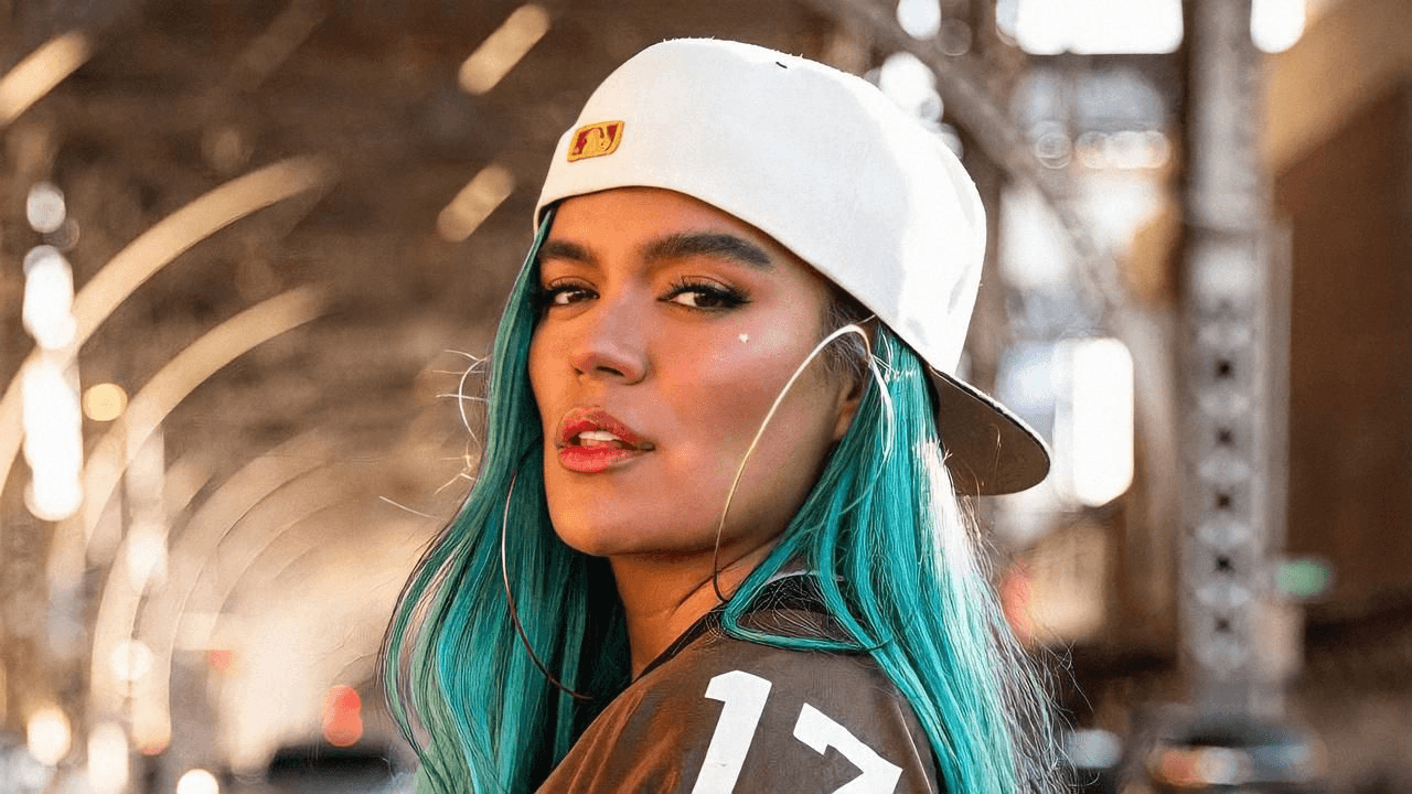 Imagen Principal de Nota: Karol G causa furor entre sus fans con vídeo de fiesta con una de sus bailarinas