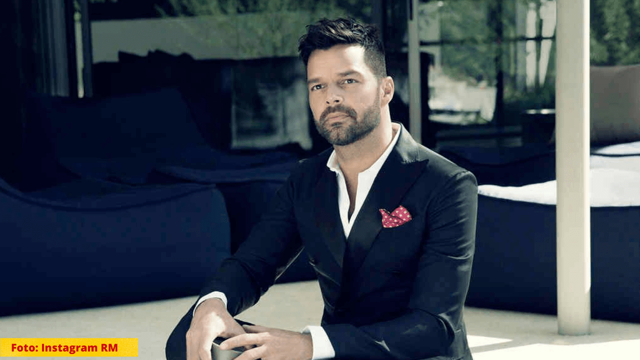Imagen Principal de Nota: Ricky Martin deja sin aliento a sus seguidores al posar desde la playa