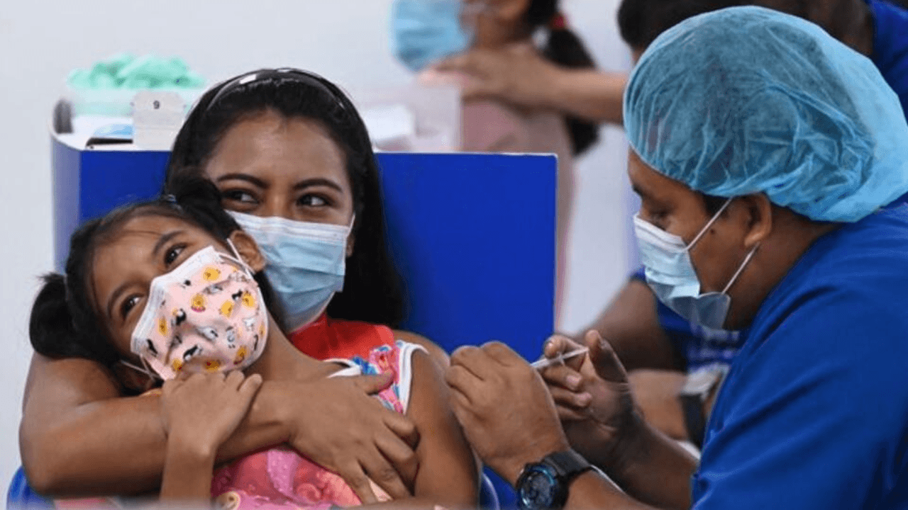 Imagen Principal de Nota: A finales de enero o inicios de febrero llegarán vacunas pediátricas contra covid, dice viceministro de salud