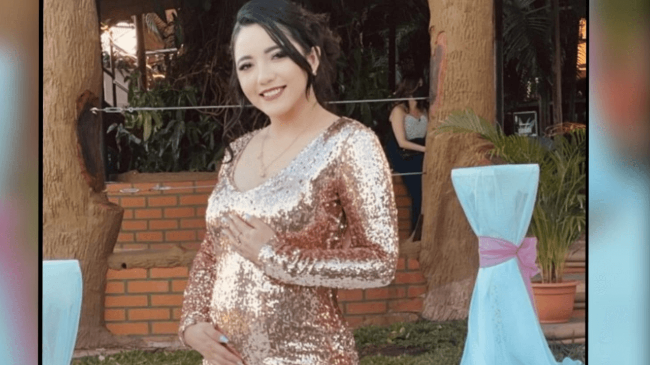 Imagen Principal de Nota: Hondureña Carla Cubas revela el sexo de su bebé con hermosa fiesta