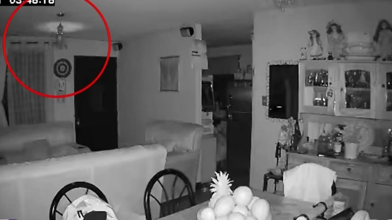 Imagen de ¿El alma de un bebé? Cámaras de una casa captan a supuestos fantasmas, este es el vídeo
