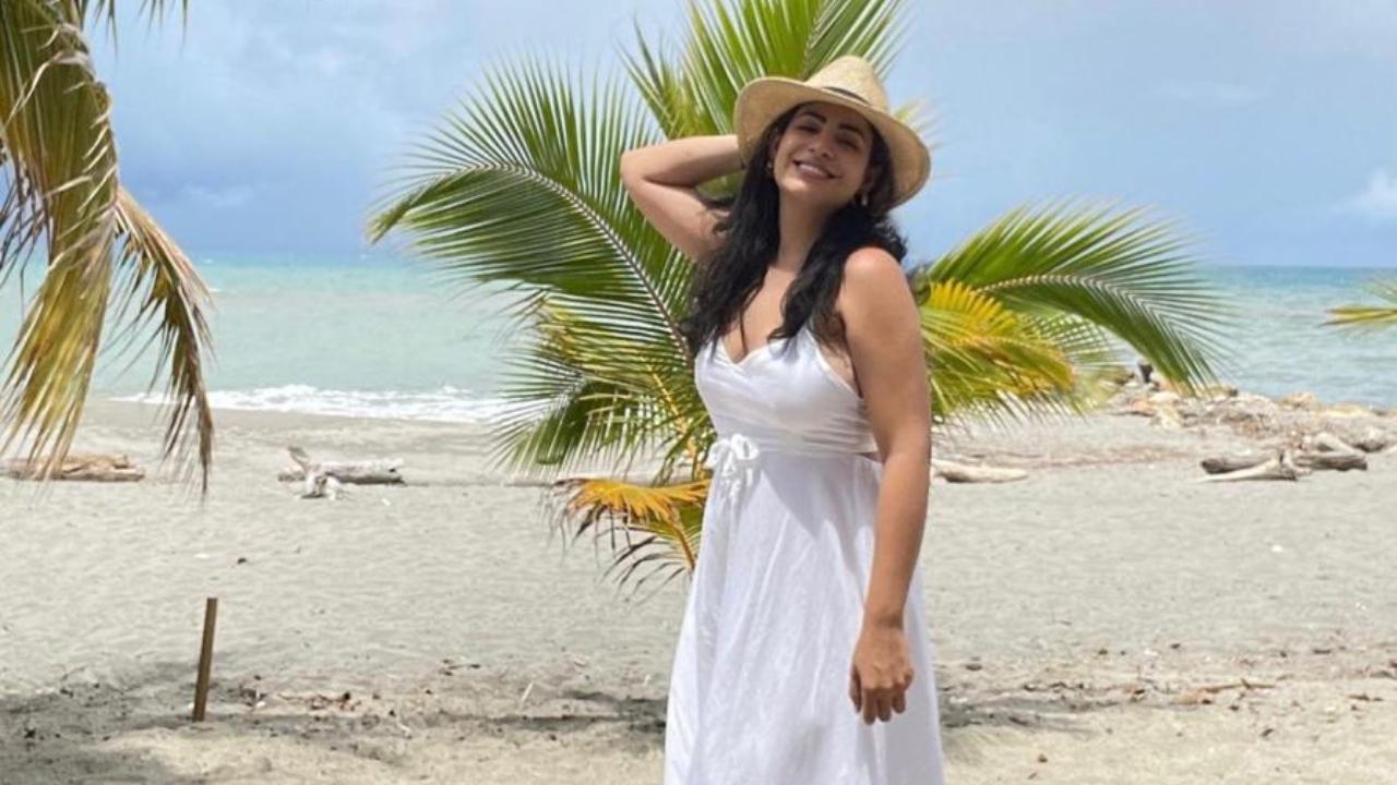 Imagen Principal de Nota: Samantha Velásquez presume sus curvas en playa de La Ceiba