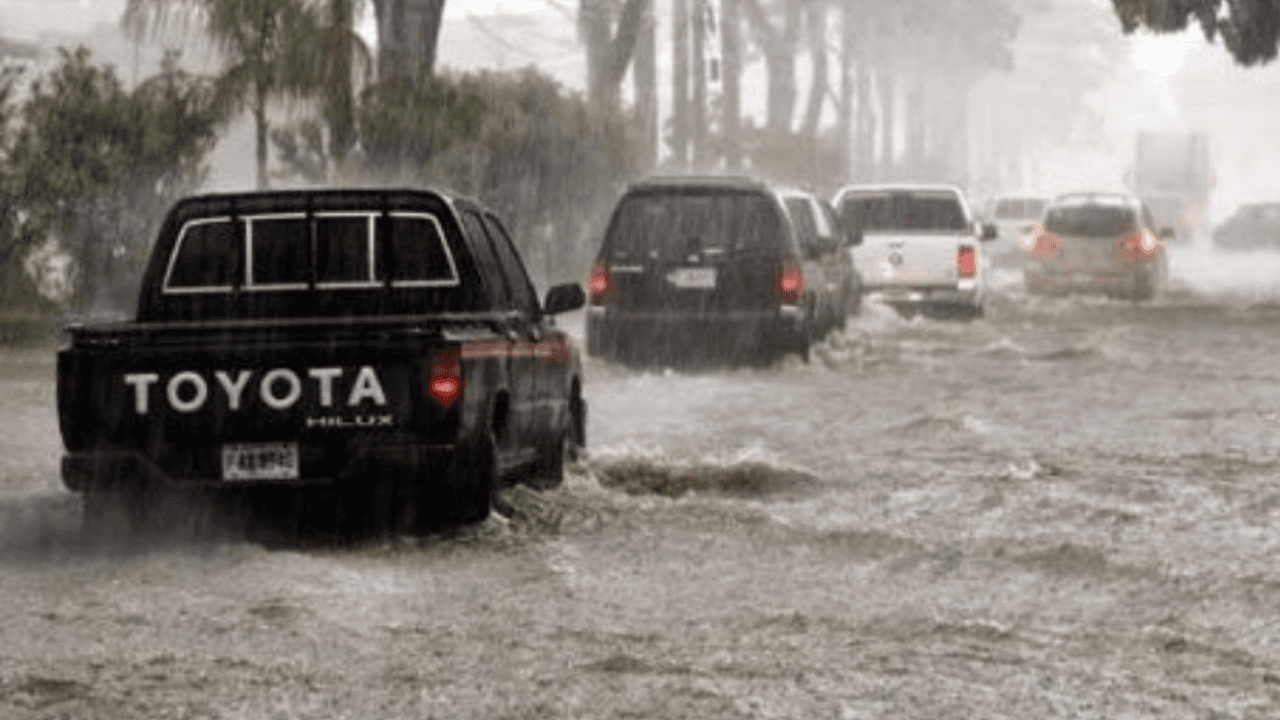 Imagen Principal de Nota: Paso de onda tropical continuará dejando lluvias por 72 horas en estos departamentos de Honduras