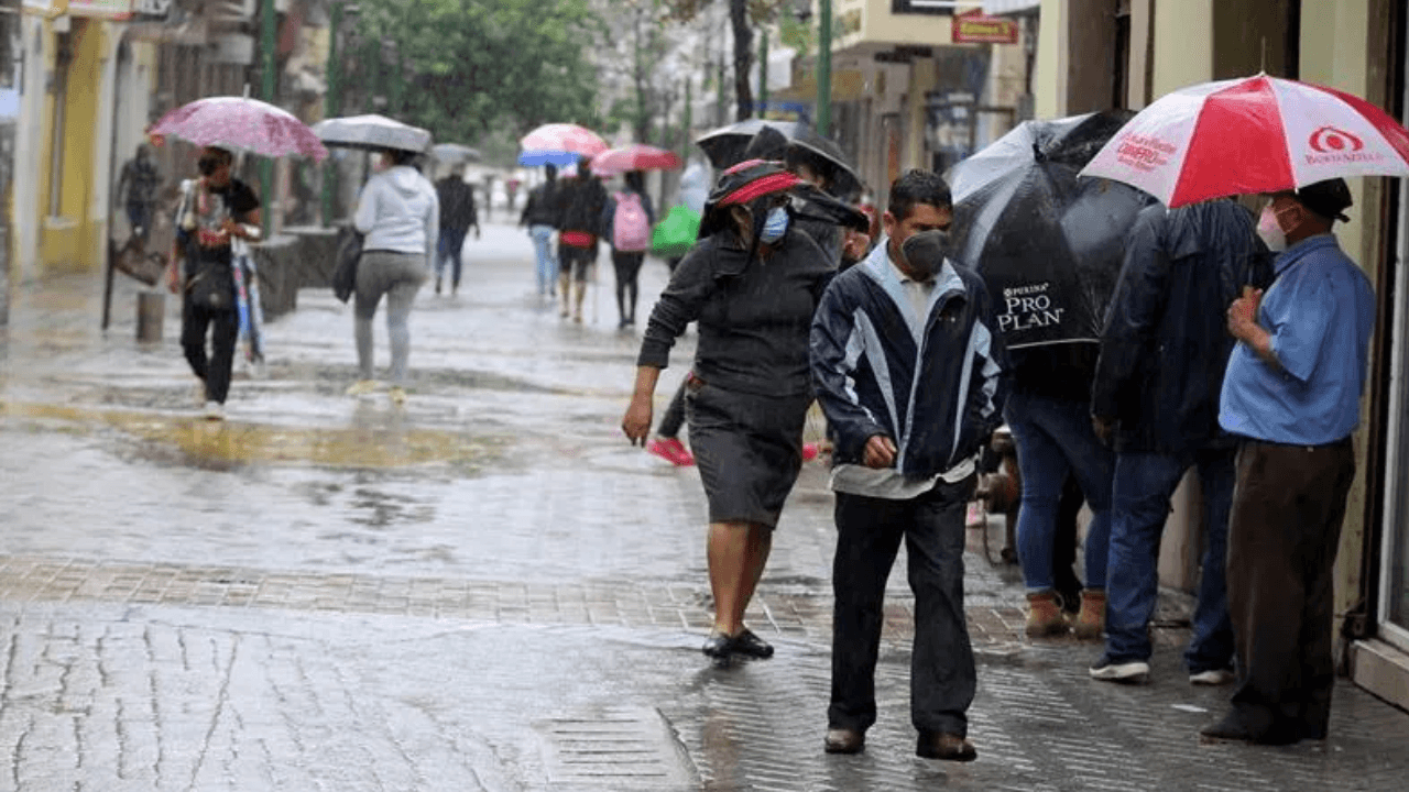 Imagen Principal de Nota: Primera onda tropical dejará lluvias en las próximas horas en estos departamentos de  Honduras
