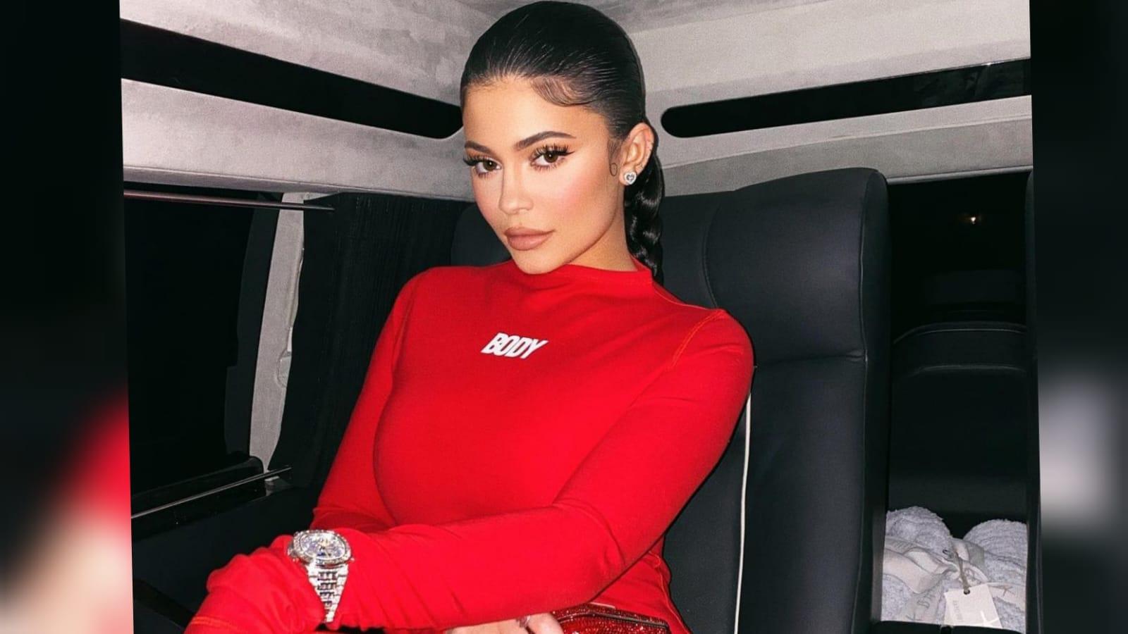Imagen de Kylie Jenner 'declarada criminal' ambiental por abusos de vuelos privados
