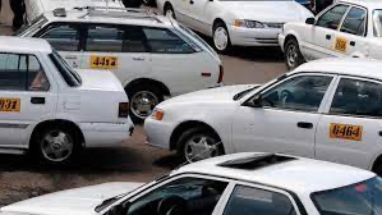 Imagen Principal de Nota: Taxistas anuncian 'acciones en calles' porque no les pagan subsidio
