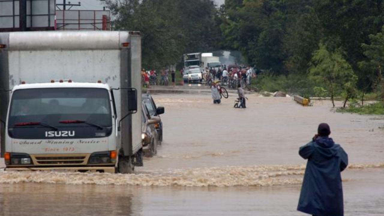 Imagen Principal de Nota: Lluvias continuarán  afectando estas zonas de Honduras producto de la formación de un ciclón