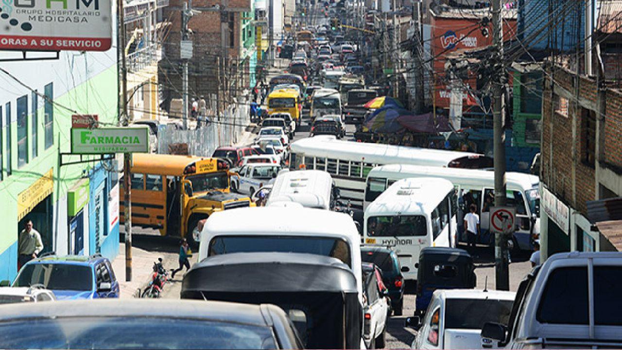 Imagen Principal de Nota: 'Hoy no circula' entra en vigencia y esto es lo que debes saber sobre la medida de alivio vehicular