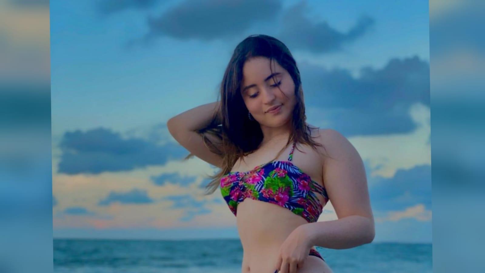 Imagen Principal de Nota: Génesis Paz paraliza las redes posando en sexy traje de baño