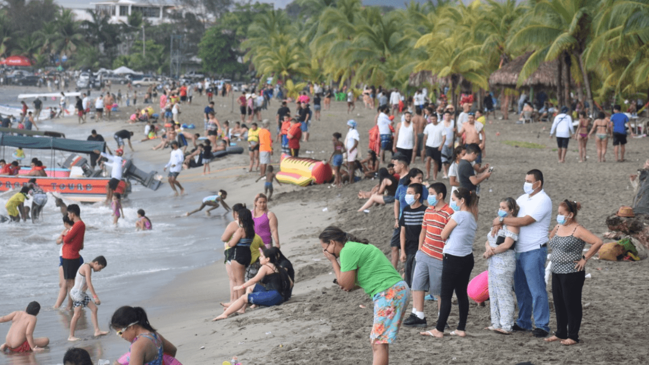 Imagen Principal de Nota: Gobierno anuncia nuevas fechas del feriado de Semana Santa; estos empleados no descansarán