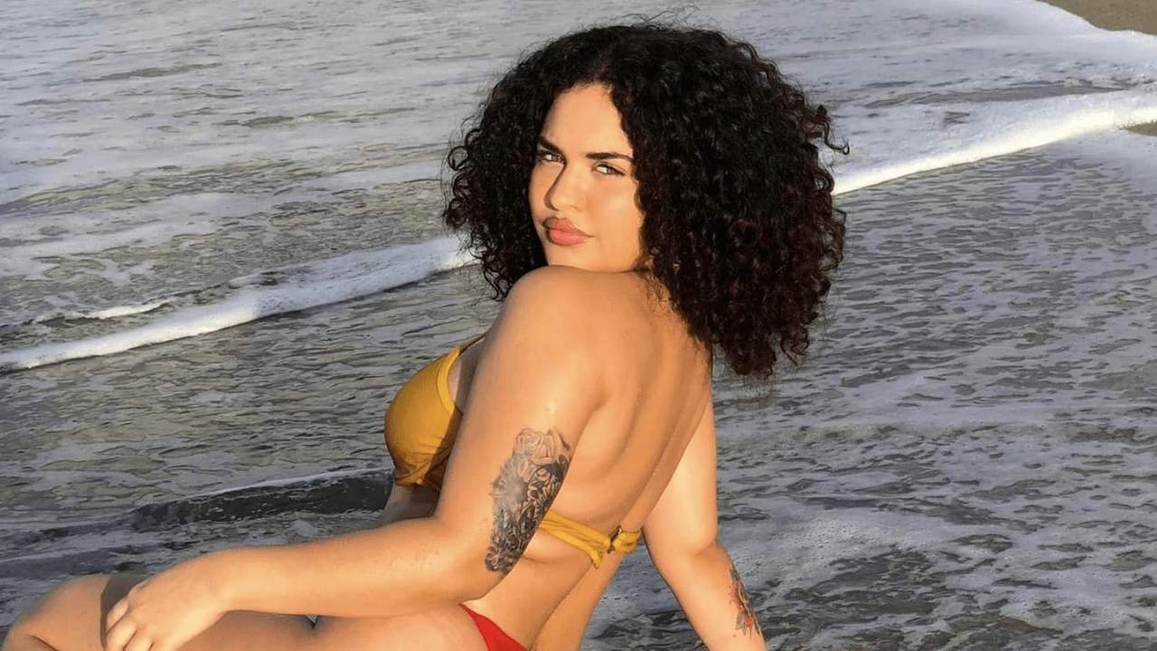 Imagen de Sin miedo a críticas, Akasha Murillo deja ver su figura sin filtros en traje de baño