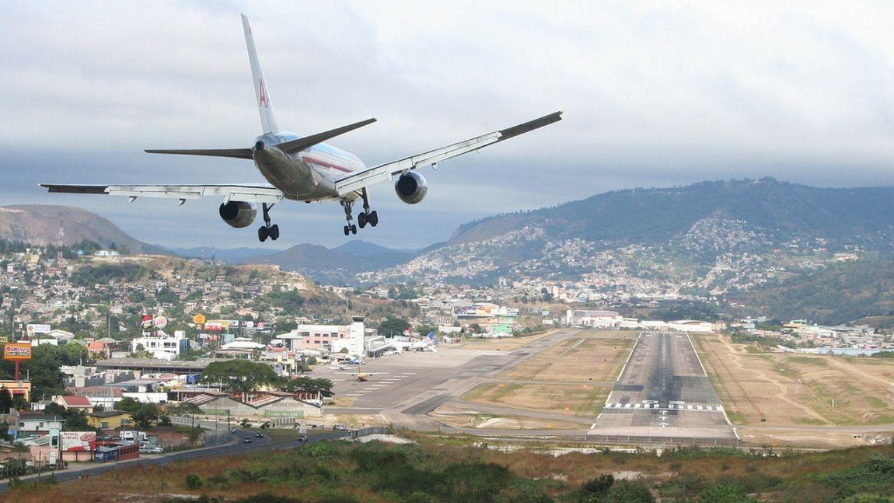 Imagen Principal de Nota: Gobierno busca reactivar vuelos regionales en el aeropuerto Toncontín