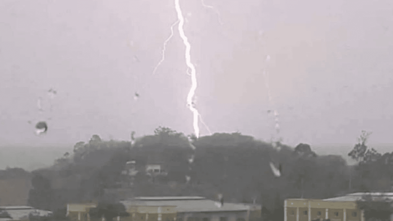Imagen Principal de Nota: Lluvias con actividad eléctrica pronostican para estos departamentos de Honduras
