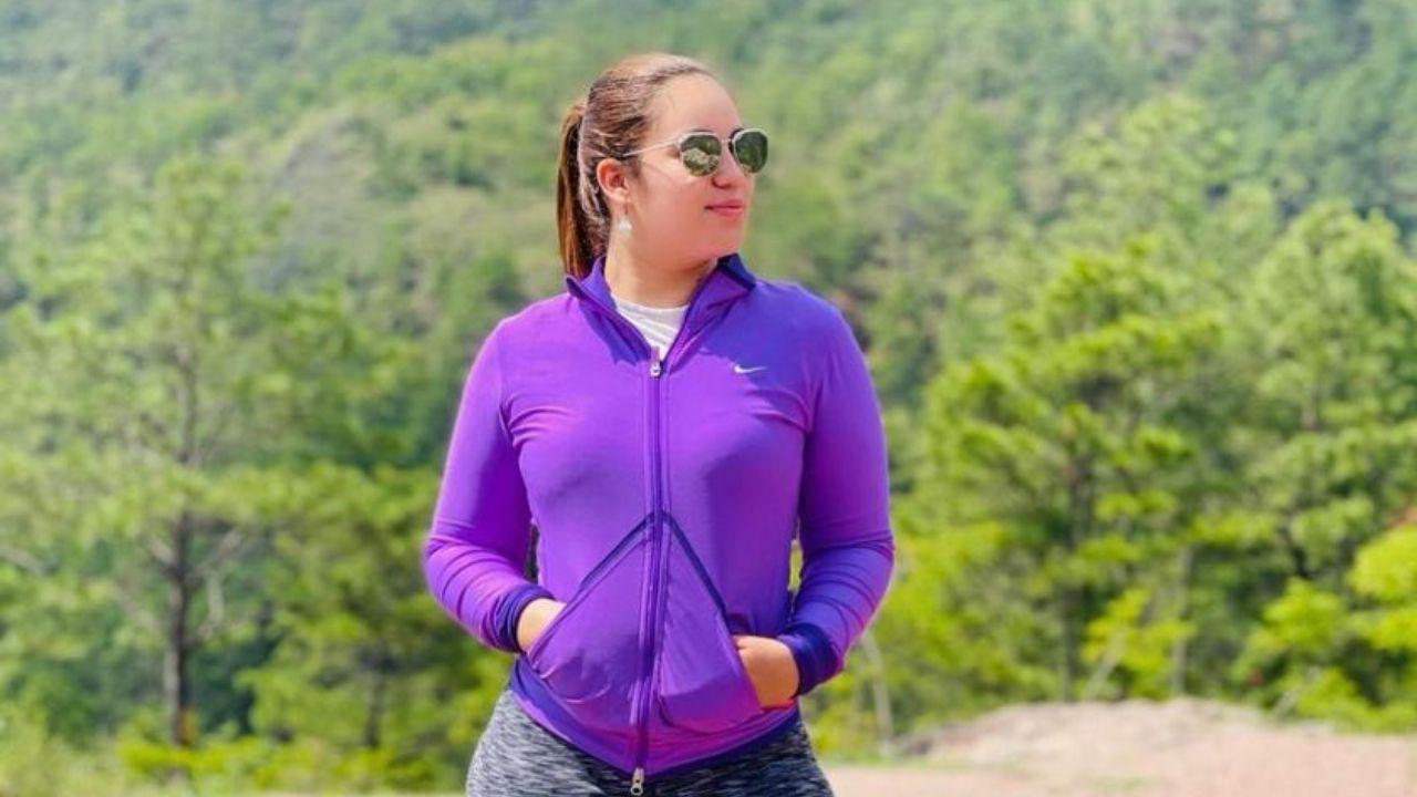 Imagen Principal de Nota: ¡Llegó tarde y la anduvo por zonas calientes del país! ‘La Kensy’ se queja de taxista que le cobró 200 lempiras