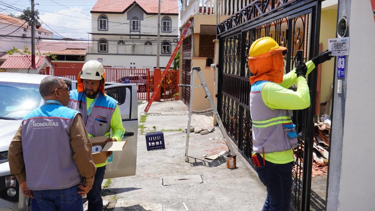 Imagen Principal de Nota: Casa por casa: Cuadrillas de la ENEE y EEH cortarán servicio a abonados que presenten anomalías