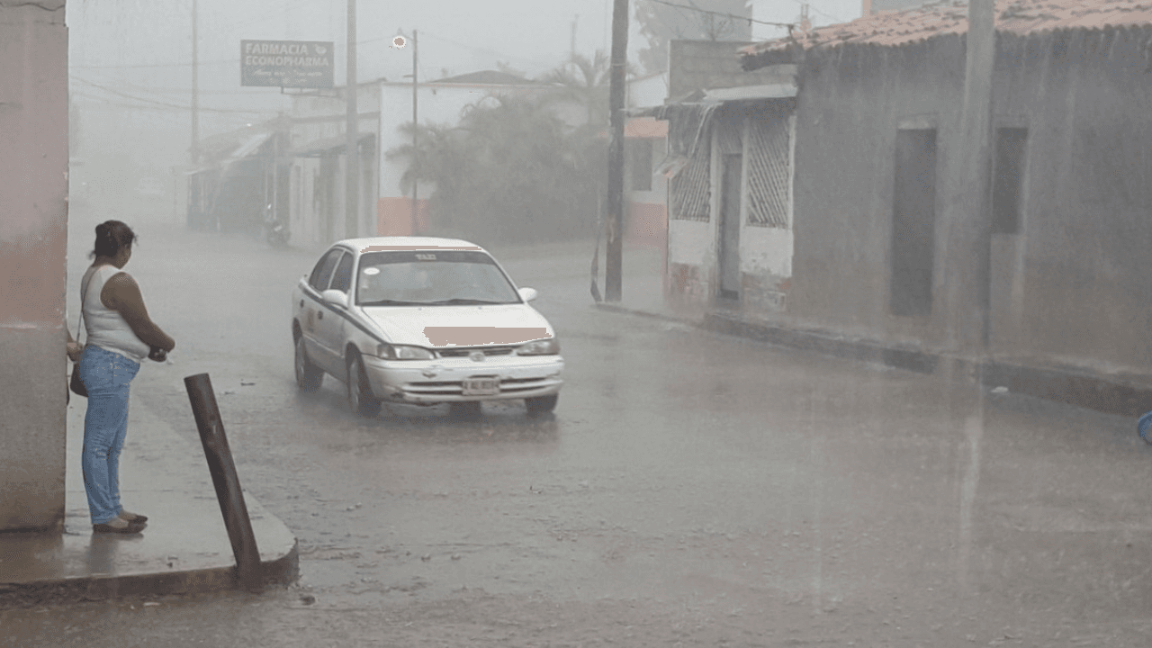 Imagen Principal de Nota: Lluvias con actividad eléctrica continuarán afectando estos departamentos de Honduras