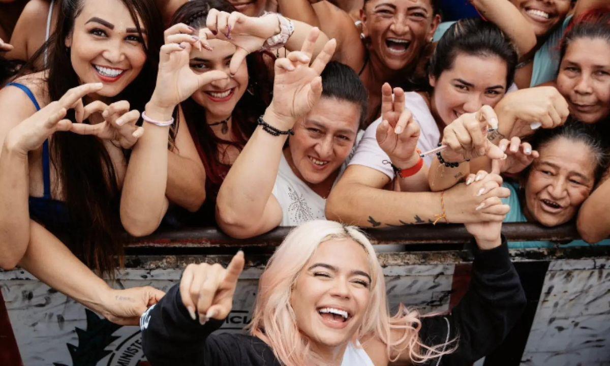 Imagen Principal de Nota: Karol G canta 'desde chamaquita rompiendo la ley' en cárcel y se vuelve viral