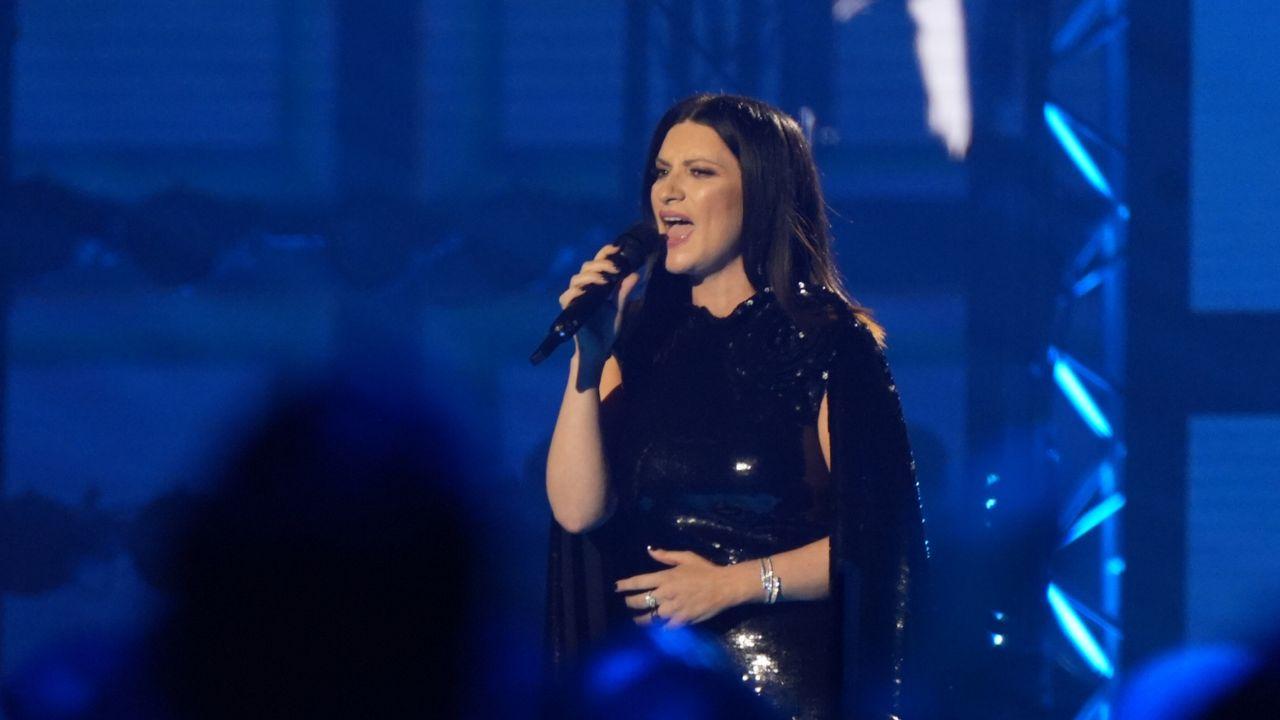 Imagen Principal de Nota: Detienen a un hombre tras disparar afuera de un concierto de Laura Pausini