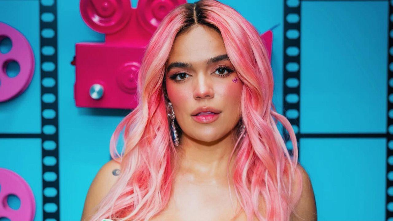 Imagen Principal de Nota: Karol G enloquece las redes al posar en traje de baño