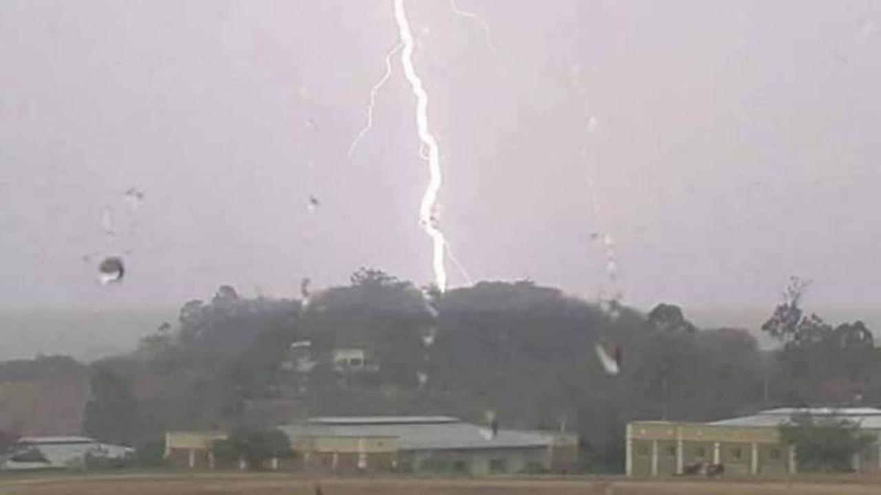 Imagen Principal de Nota: Lluvias con actividad eléctrica azotarán estas regiones de Honduras este martes