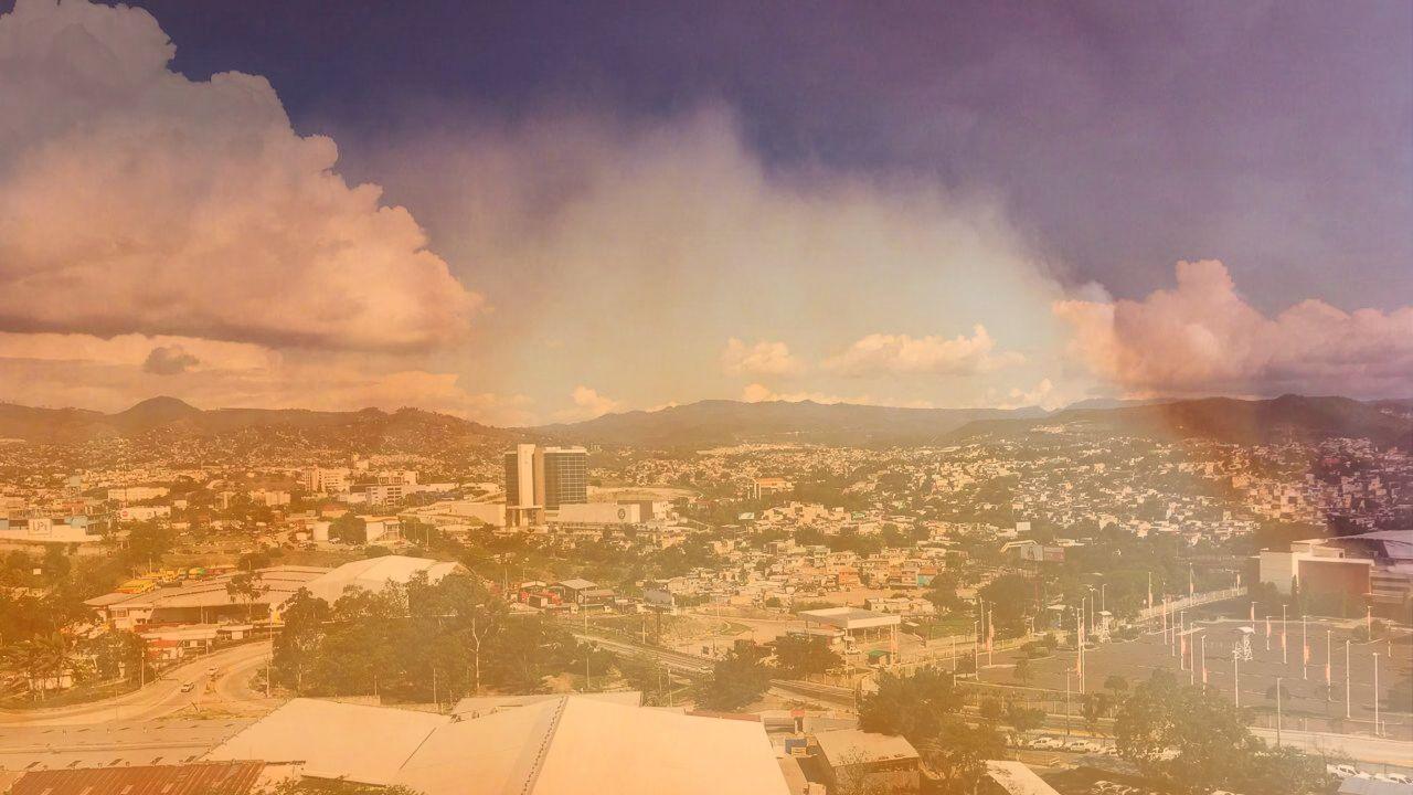 Imagen Principal de Nota: ¿Cómo cuidar tu salud ante la invasión del polvo del Sahara en Honduras?