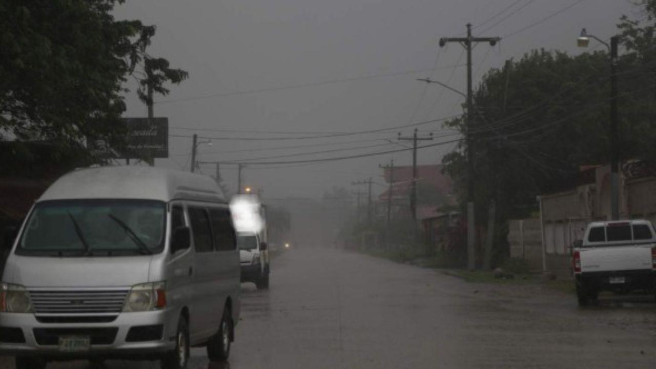 Imagen Principal de Nota: Lluvias con actividad eléctrica azotarán Honduras durante este 1 de mayo