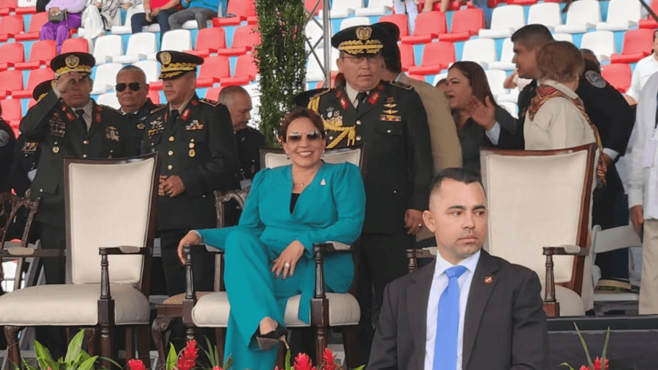 Imagen Principal de Nota: Independencia de Honduras: Así lució la presidenta Xiomara Castro en las fiestas patrias