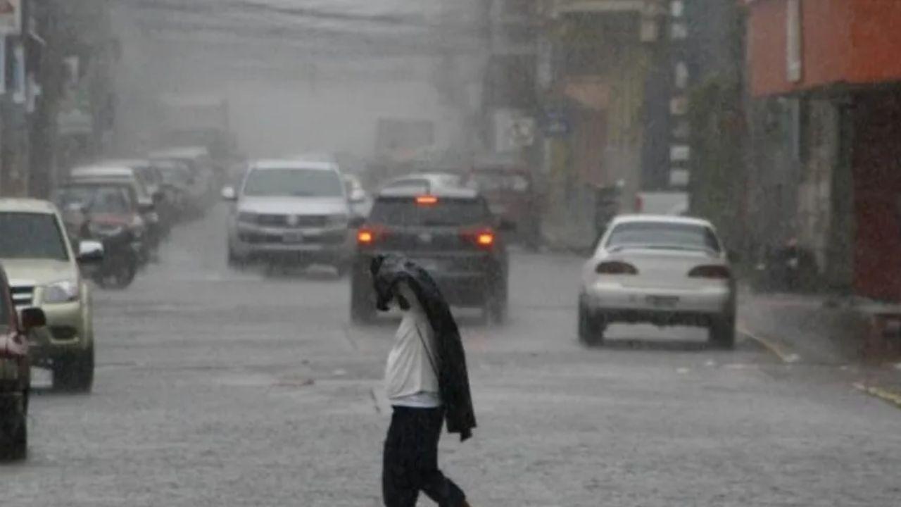 Imagen Principal de Nota: Onda tropical mantiene lluvias en Honduras por 72 horas
