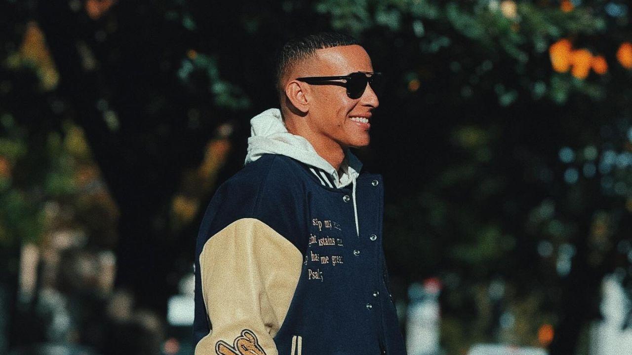 Imagen Principal de Nota: Daddy Yankee posa junto a sus dos hijas ¿Y su esposa?