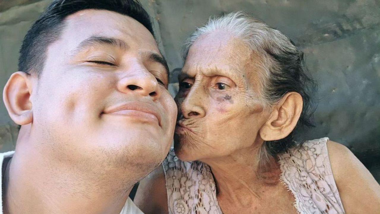 Imagen Principal de Nota: Con emotivo video, Jonathan Osorto visita la tumba de "mamita"