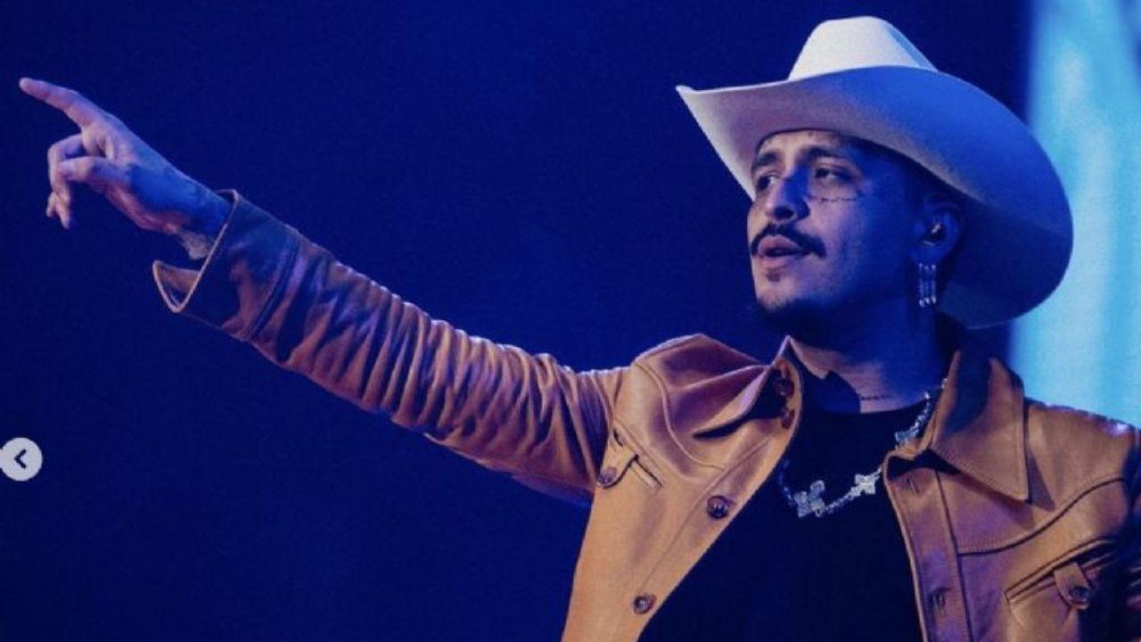 Imagen Principal de Nota: Christian Nodal: de la polémica a la moda con su nueva línea de ropa