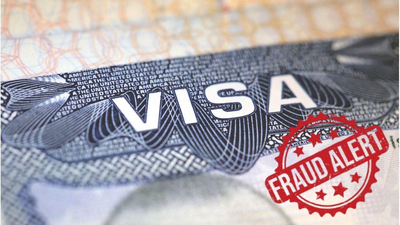 Imagen Principal de Nota: Abogada alerta sobre estafas con visas de trabajo