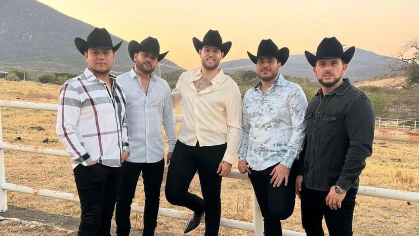 Vocalista de calibre 50 sufre grave accidente y queda inmóvil