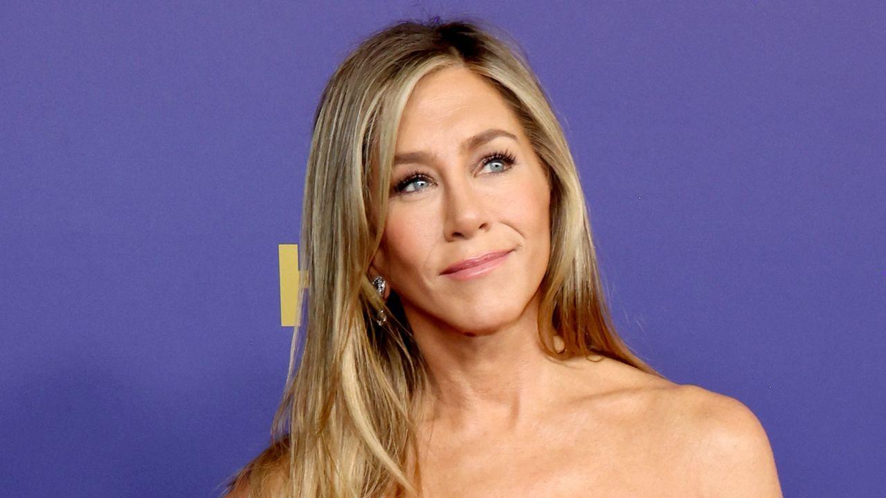 Imagen Principal de Nota: Detienen a hombre tras estrellar su auto en casa de Jennifer Aniston