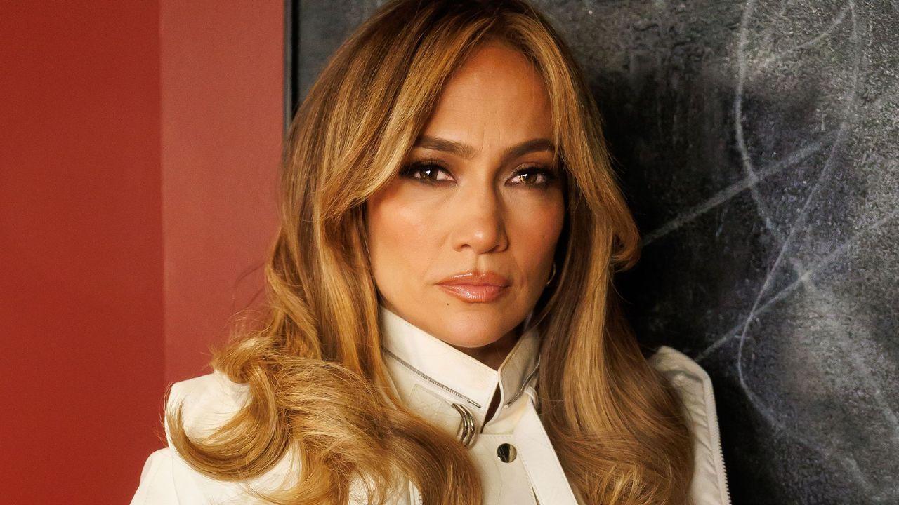 Imagen Principal de Nota: Jennifer Lopez aparece con fuerte lesión en el rostro