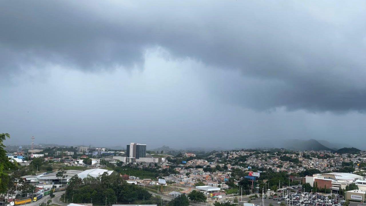 Imagen de Tormentas eléctricas y chubascos moderados se esperan este jueves